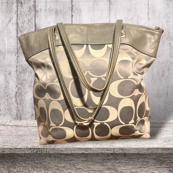 Authentic COACH Signature C Tote LAURA Cream/White F18335 Large Bag - Picture 1 of 10